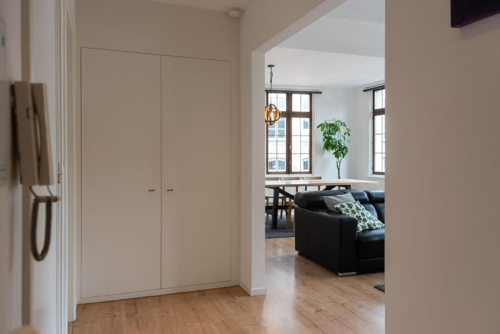 The View - Spacious 2 Bdr Appt In With View Antwerp Exterior photo